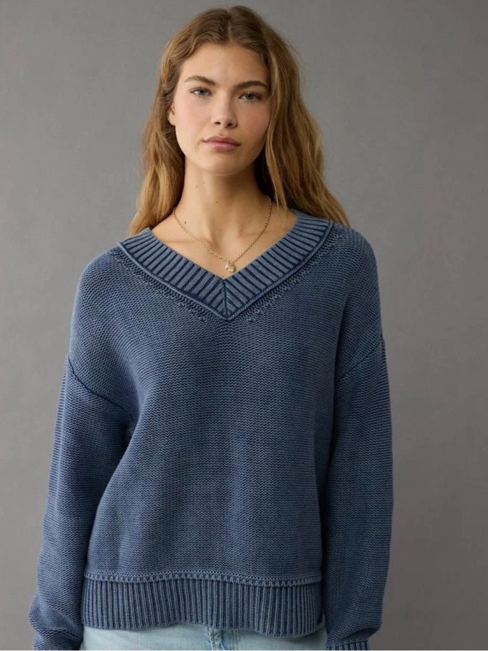 American Eagle Outfitters Women's V-Neck Sweater in Washed Blue